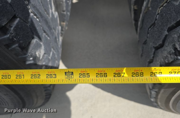 image for item DS4780 1998 Freightliner FLD132064T semi truck