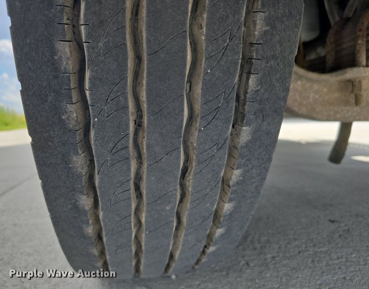 image for item DS4780 1998 Freightliner FLD132064T semi truck