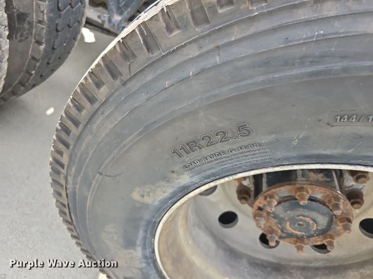 image for item DS4780 1998 Freightliner FLD132064T semi truck