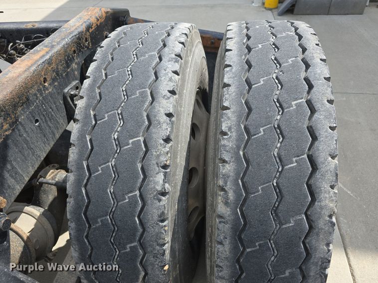 image for item DS4780 1998 Freightliner FLD132064T semi truck