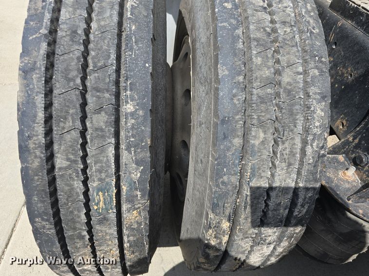 image for item DS4780 1998 Freightliner FLD132064T semi truck