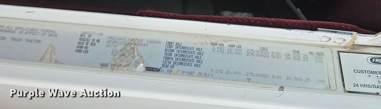 image for item DS4780 1998 Freightliner FLD132064T semi truck