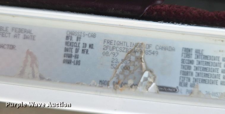 image for item DS4780 1998 Freightliner FLD132064T semi truck