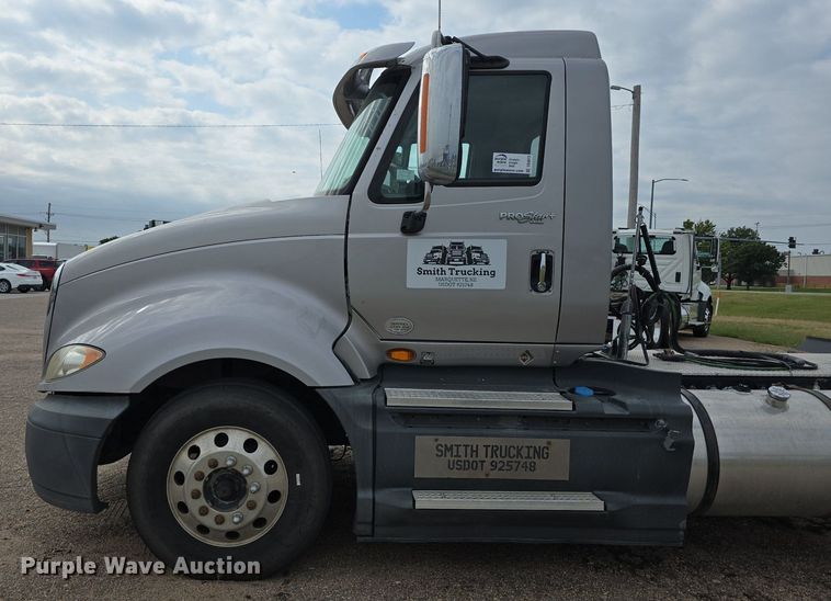 image for item DS4813 2014 International Eagle ProStar semi truck