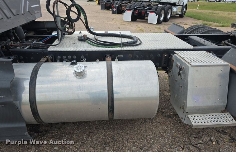 image for item DS4813 2014 International Eagle ProStar semi truck