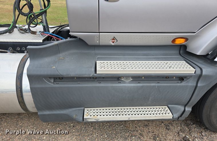 image for item DS4813 2014 International Eagle ProStar semi truck