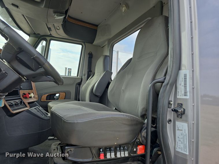 image for item DS4813 2014 International Eagle ProStar semi truck