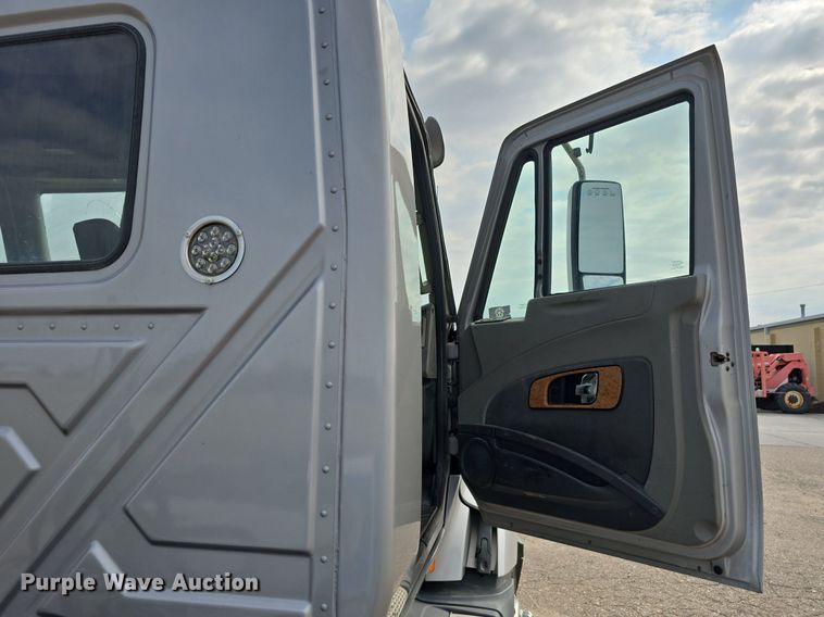 image for item DS4813 2014 International Eagle ProStar semi truck