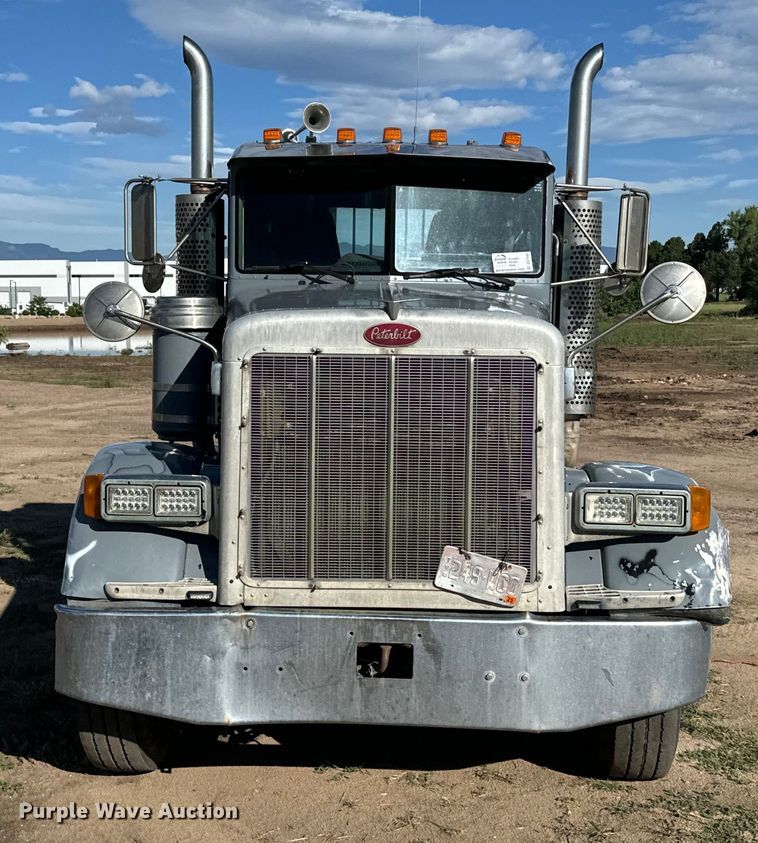image for item DS7543 1989 Peterbilt  379 semi truck