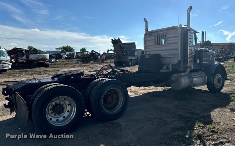 image for item DS7543 1989 Peterbilt  379 semi truck