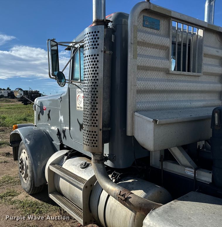 image for item DS7543 1989 Peterbilt  379 semi truck