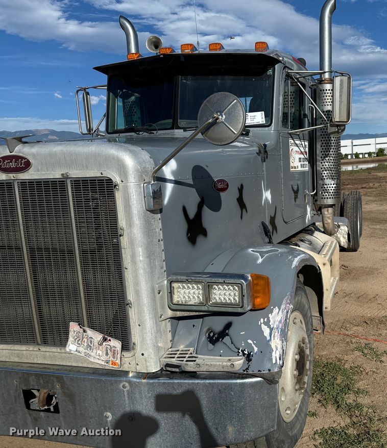 image for item DS7543 1989 Peterbilt  379 semi truck