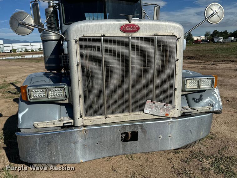 image for item DS7543 1989 Peterbilt  379 semi truck