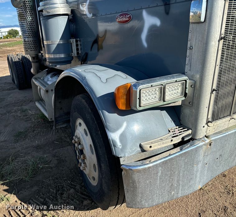 image for item DS7543 1989 Peterbilt  379 semi truck