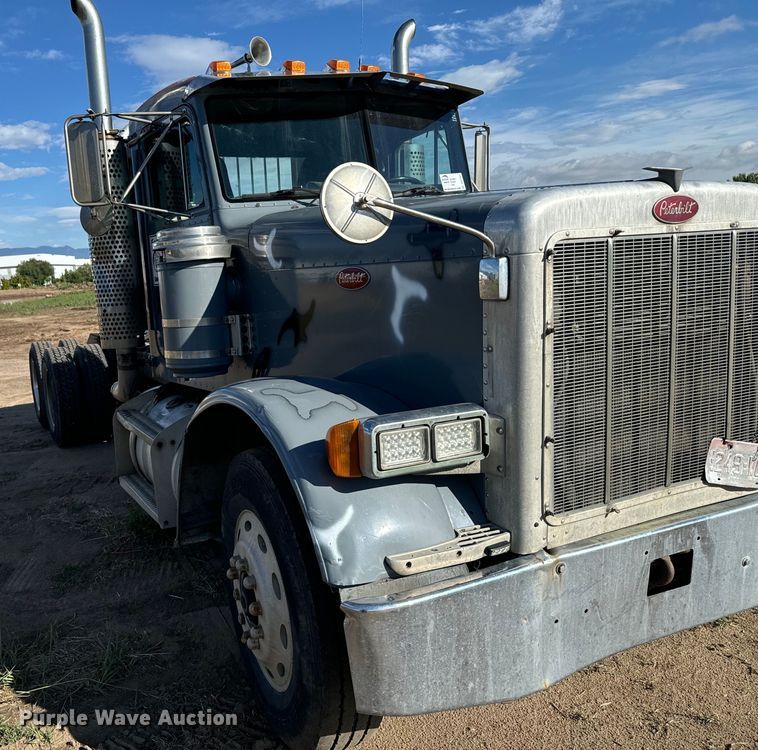 image for item DS7543 1989 Peterbilt  379 semi truck