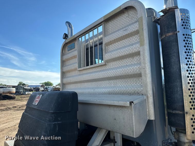 image for item DS7543 1989 Peterbilt  379 semi truck