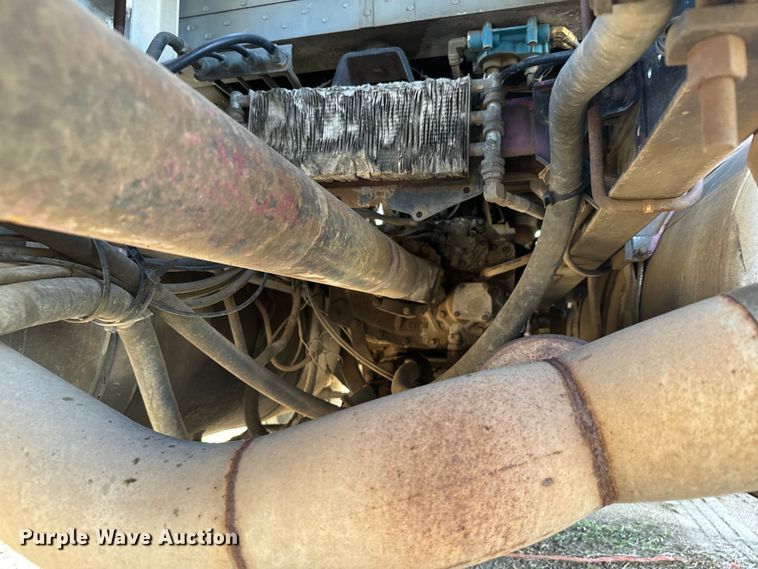 image for item DS7543 1989 Peterbilt  379 semi truck