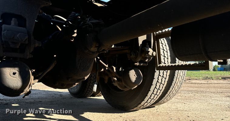 image for item DS7543 1989 Peterbilt  379 semi truck