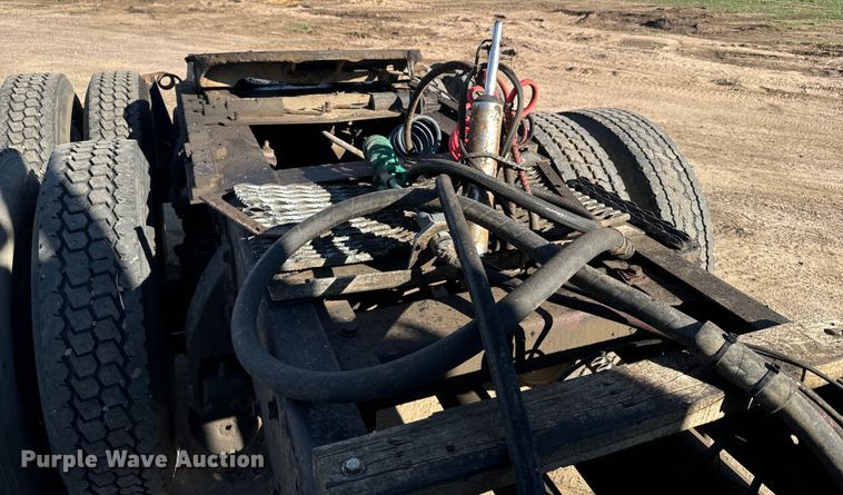 image for item DS7543 1989 Peterbilt  379 semi truck