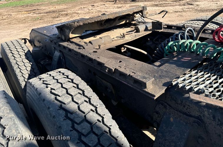 image for item DS7543 1989 Peterbilt  379 semi truck