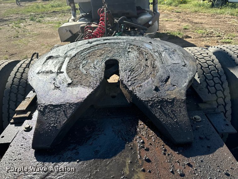 image for item DS7543 1989 Peterbilt  379 semi truck