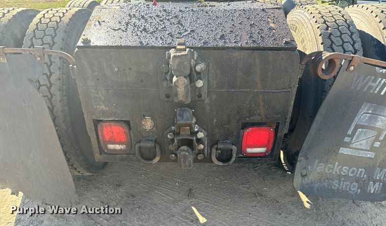 image for item DS7543 1989 Peterbilt  379 semi truck