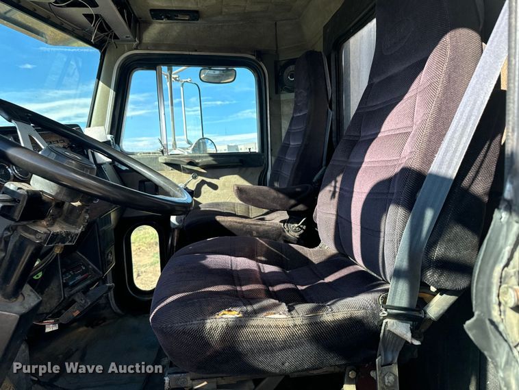 image for item DS7543 1989 Peterbilt  379 semi truck