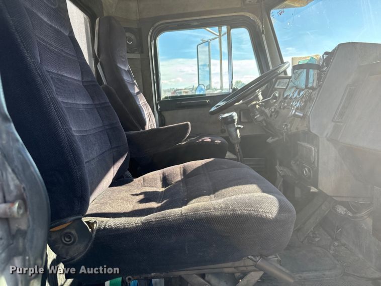 image for item DS7543 1989 Peterbilt  379 semi truck