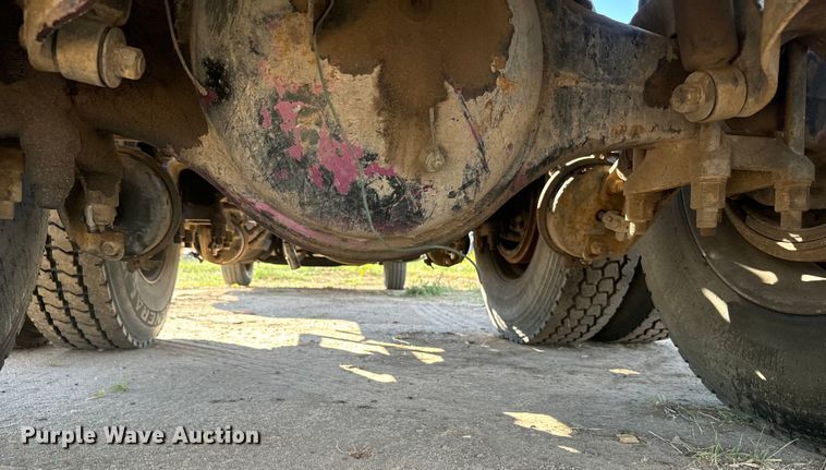 image for item DS7543 1989 Peterbilt  379 semi truck