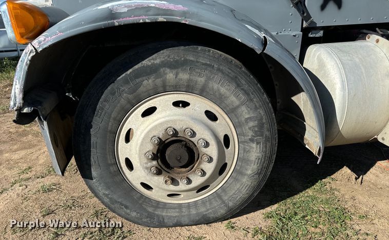 image for item DS7543 1989 Peterbilt  379 semi truck