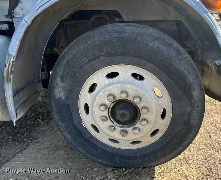 image for item DS7543 1989 Peterbilt  379 semi truck