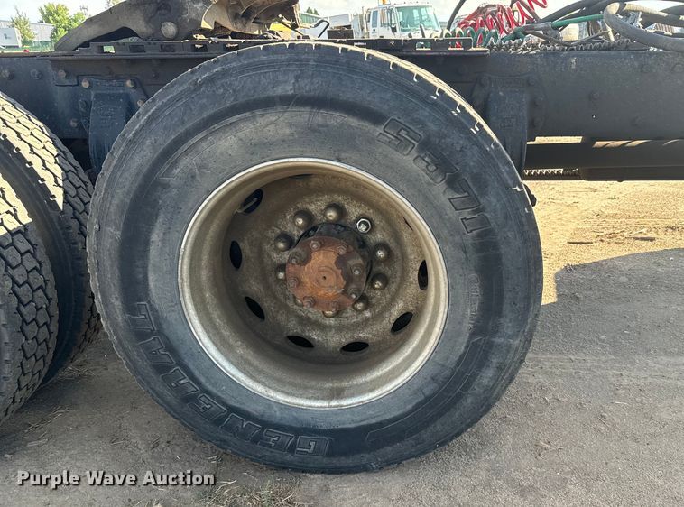 image for item DS7543 1989 Peterbilt  379 semi truck