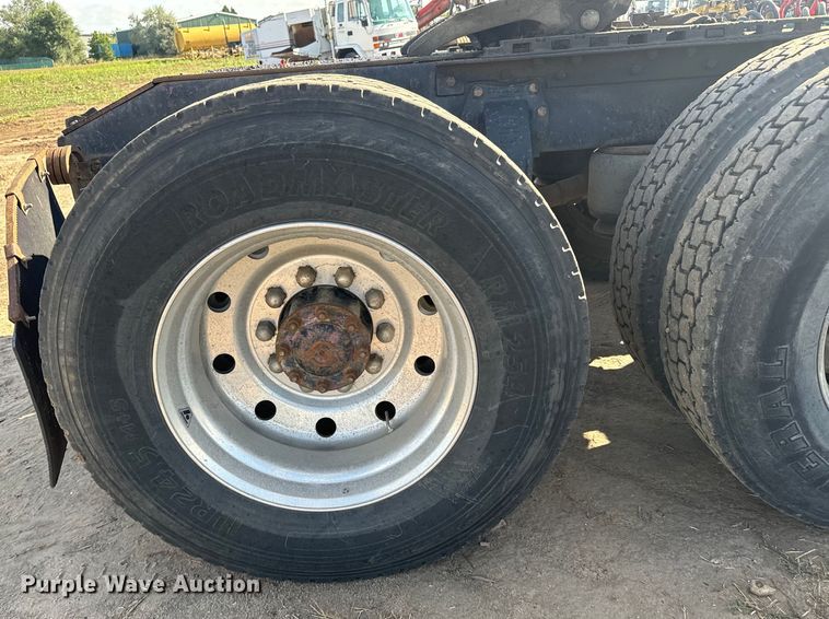 image for item DS7543 1989 Peterbilt  379 semi truck