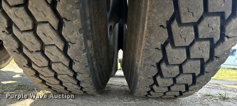 image for item DS7543 1989 Peterbilt  379 semi truck