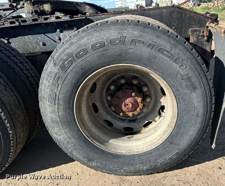 image for item DS7543 1989 Peterbilt  379 semi truck