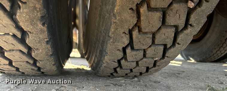 image for item DS7543 1989 Peterbilt  379 semi truck