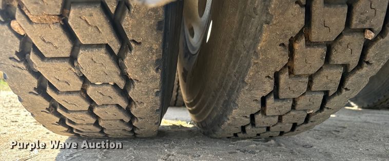 image for item DS7543 1989 Peterbilt  379 semi truck