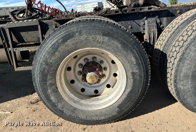 image for item DS7543 1989 Peterbilt  379 semi truck