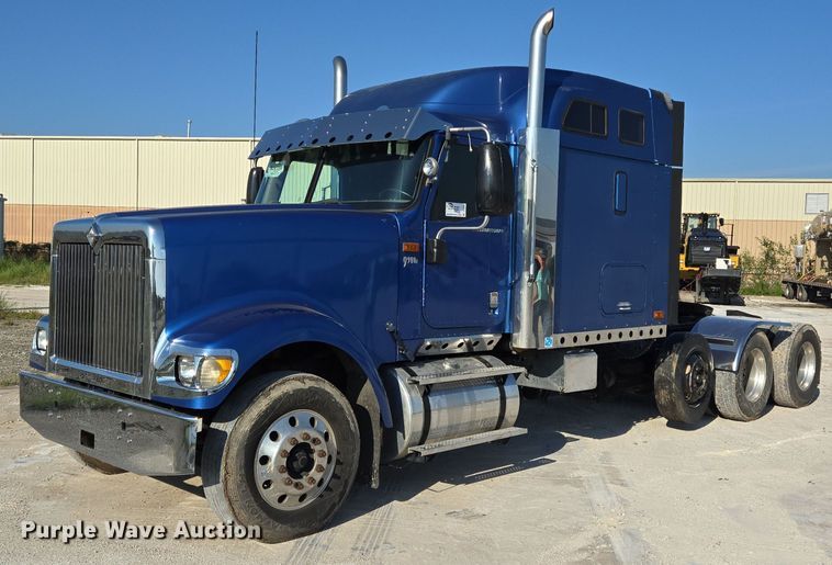 image for item DT5263 2007 International  9900i SFA 6x4 semi truck