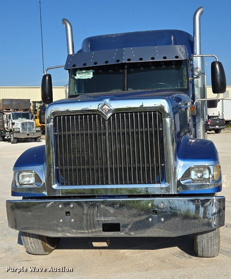 image for item DT5263 2007 International  9900i SFA 6x4 semi truck