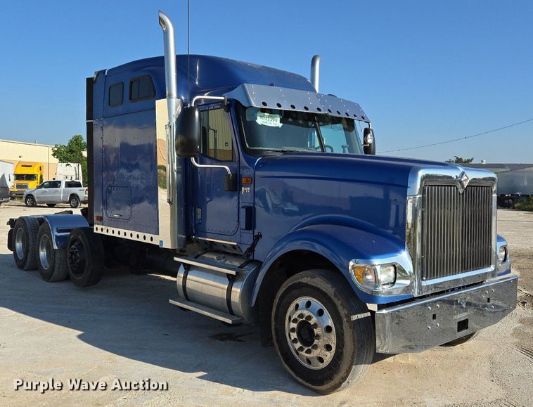 image for item DT5263 2007 International  9900i SFA 6x4 semi truck