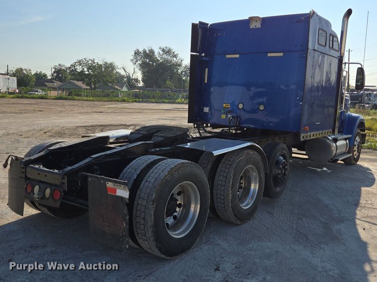 image for item DT5263 2007 International  9900i SFA 6x4 semi truck