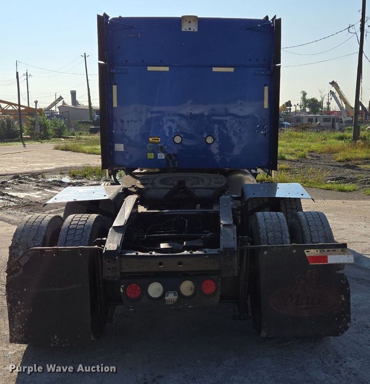 image for item DT5263 2007 International  9900i SFA 6x4 semi truck