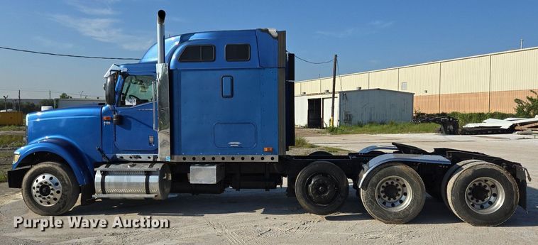 image for item DT5263 2007 International  9900i SFA 6x4 semi truck