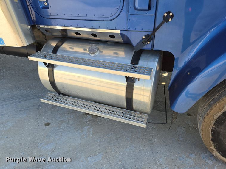 image for item DT5263 2007 International  9900i SFA 6x4 semi truck