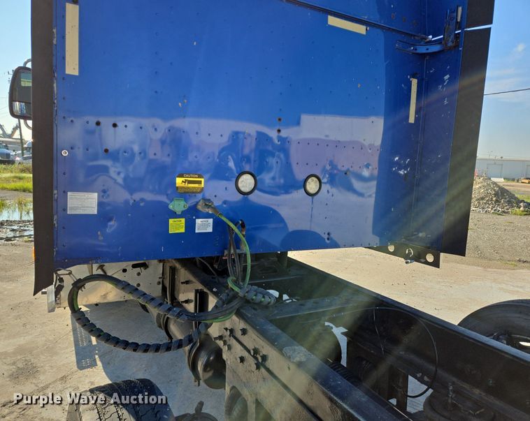 image for item DT5263 2007 International  9900i SFA 6x4 semi truck