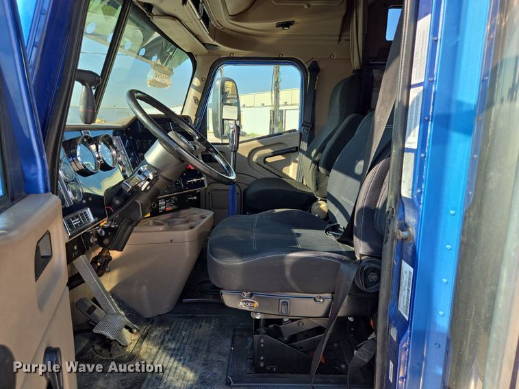 image for item DT5263 2007 International  9900i SFA 6x4 semi truck