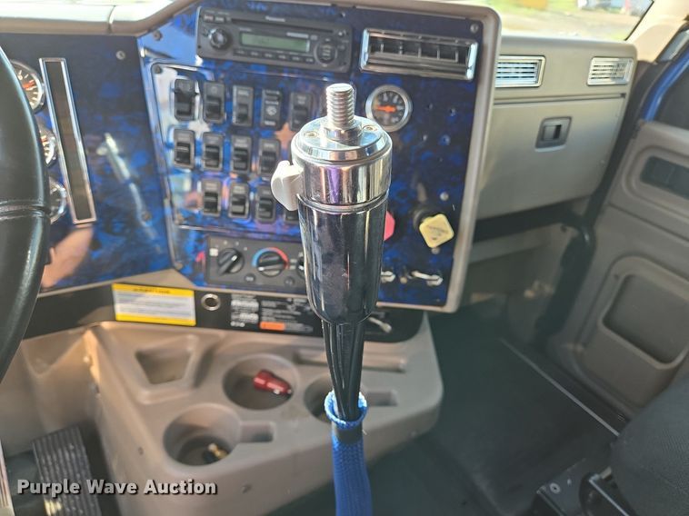 image for item DT5263 2007 International  9900i SFA 6x4 semi truck