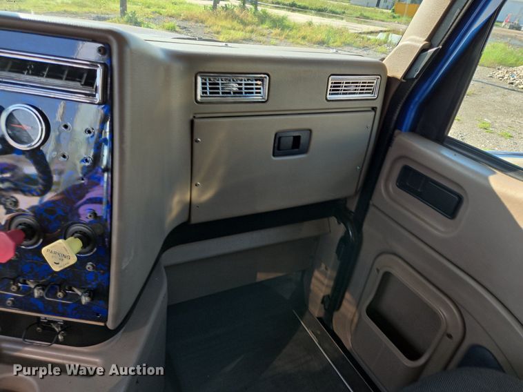 image for item DT5263 2007 International  9900i SFA 6x4 semi truck