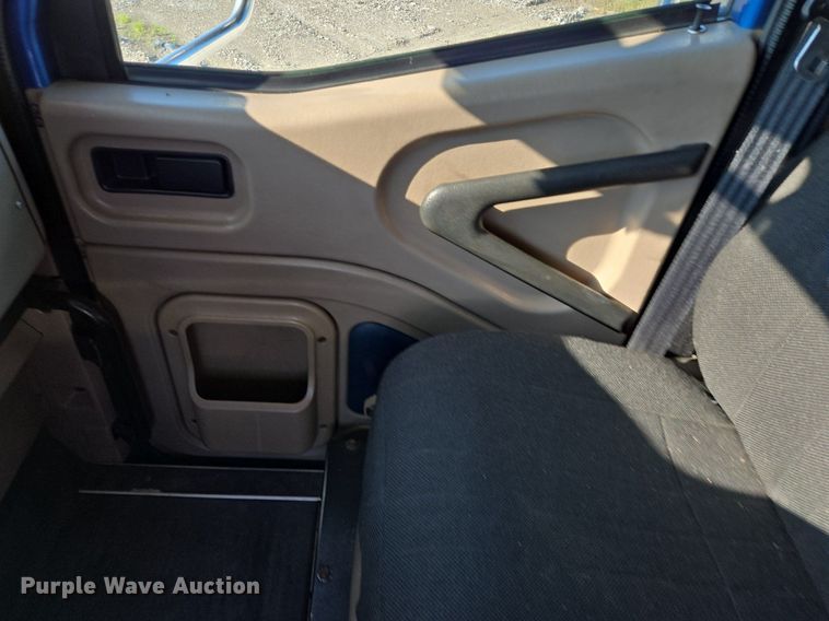 image for item DT5263 2007 International  9900i SFA 6x4 semi truck